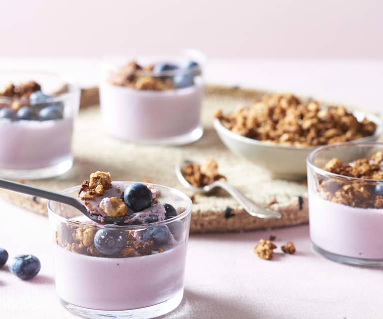 Postre de arándanos con granola