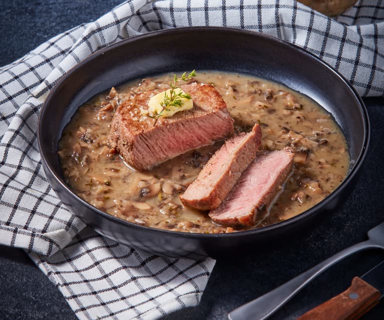 Filete en Sousvide con Gravy de champiñones y mantequilla de hierbas