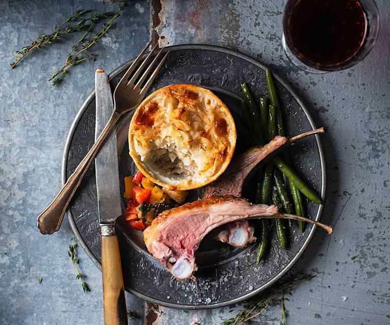 Carrè di agnello con verdurine, fagiolini e gratin di patate Carrè di agnello con verdurine, fagiolini e gratin di patate