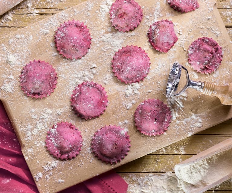 Ravioli di barbabietola (vegan)