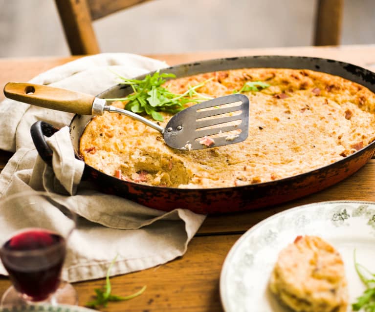 Gâteau de pain rassis au comté et au jambon