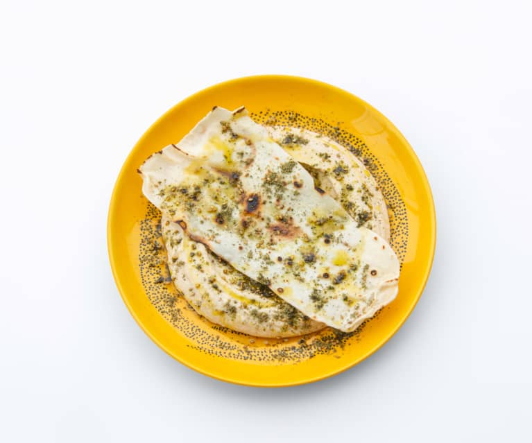Hummus z za'atarem i pieczywem maca - Cookidoo™– the official