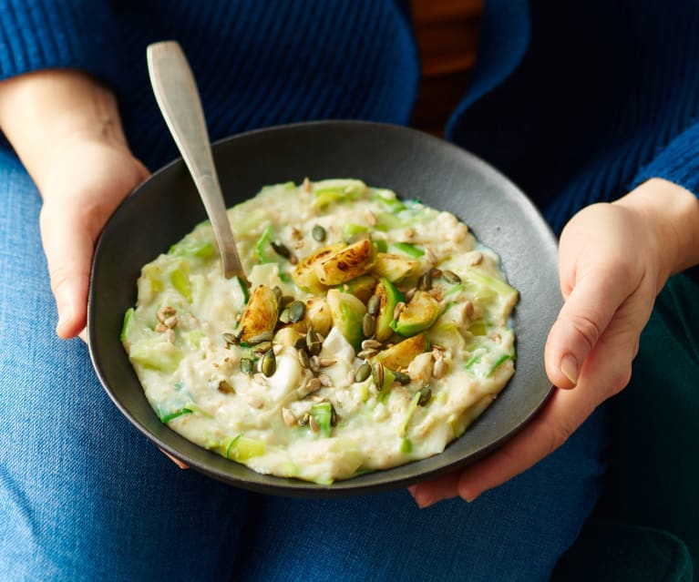 Porridge salé aux poireaux, choux poêlés et fromage frais