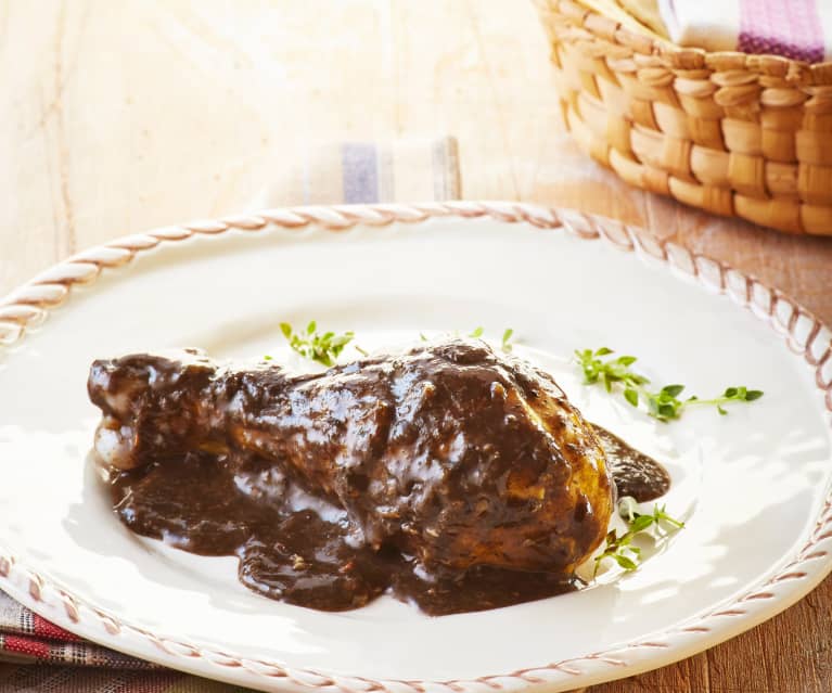 Pollo en salsa de huitlacoche