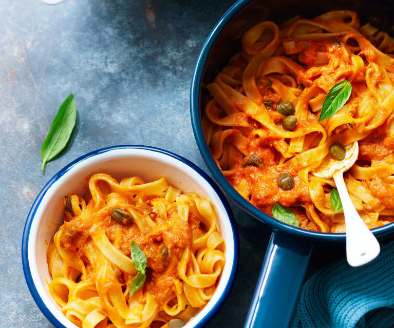 Pâtes au thon et à la sauce tomate