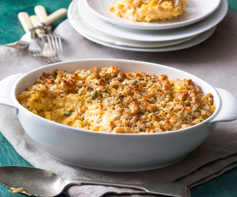 Macaroni cheese with a crunchy topping