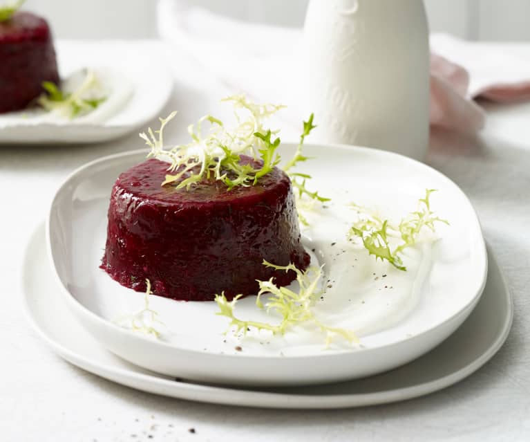 Rote-Bete-Sülzchen mit Schmandsauce