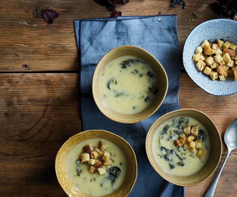 Sopa de alho-francês e nabiças