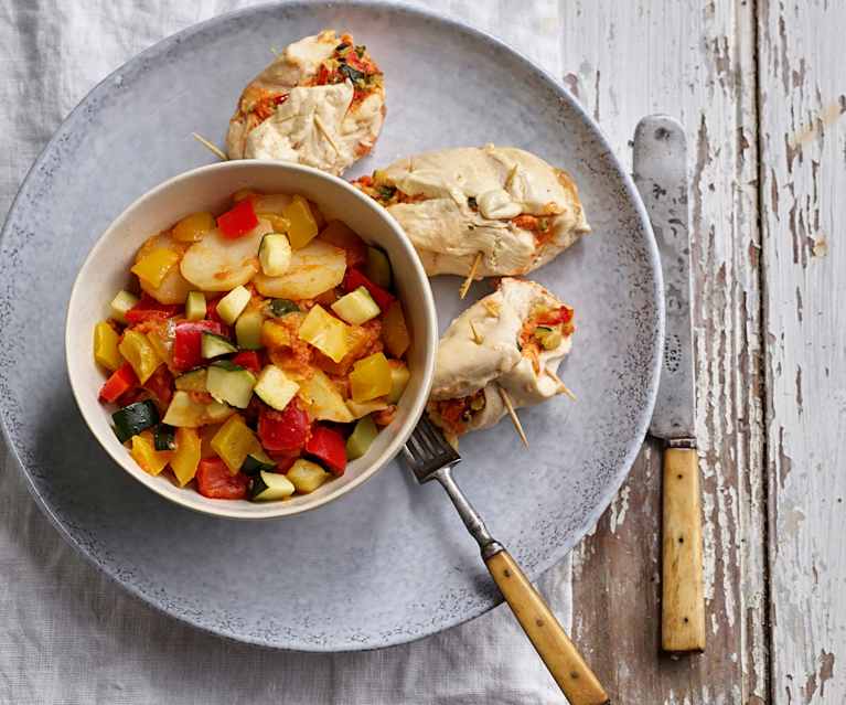 Peitos de frango recheados com legumes e batatas Peitos de frango recheados com legumes e batatas