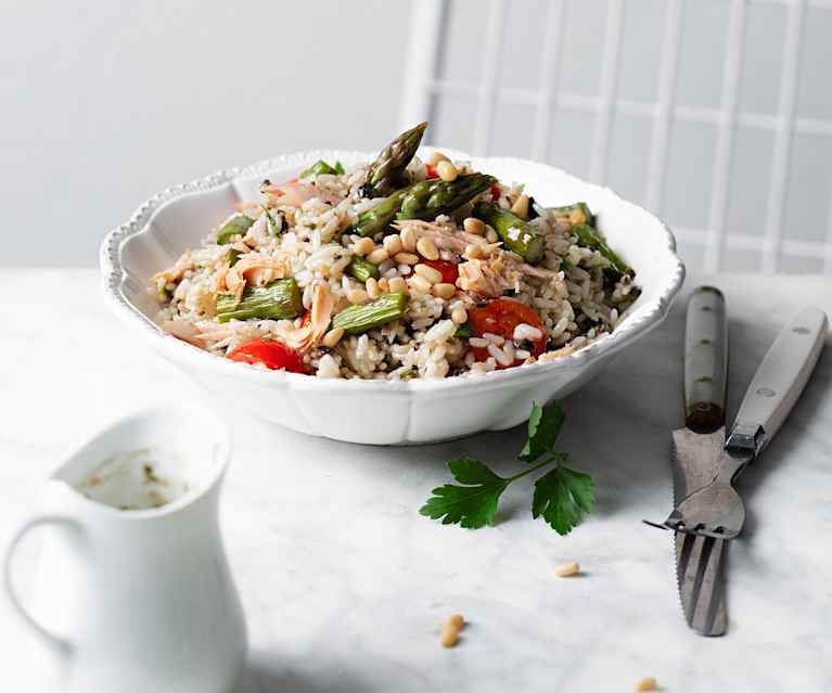 Ensalada de arroz con espárragos y atún