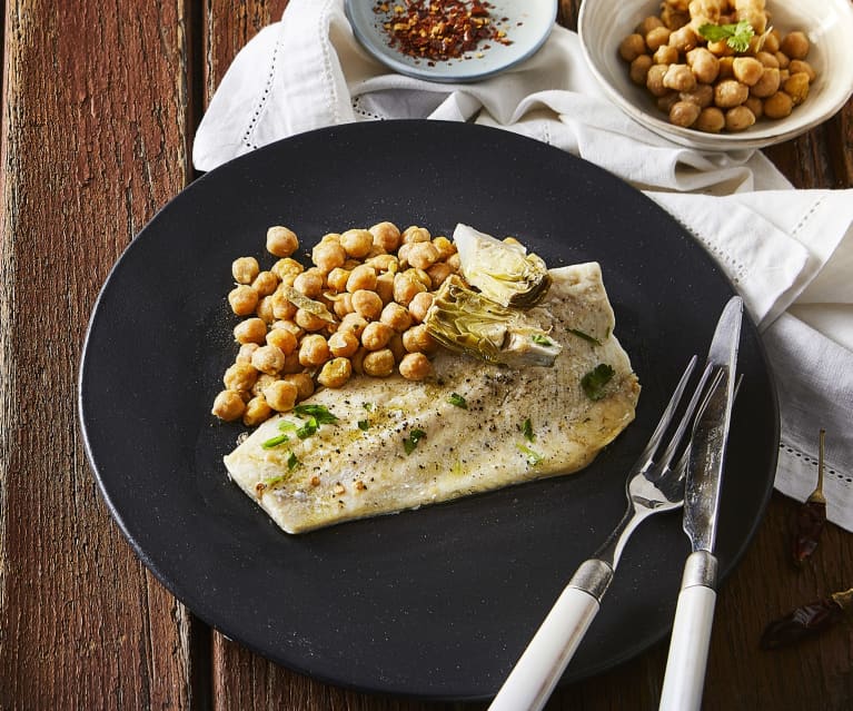 Filetto di branzino con carciofi e ceci