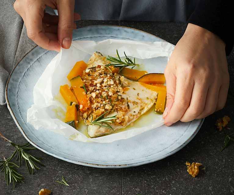 Orata al cartoccio con zucca e frutta secca
