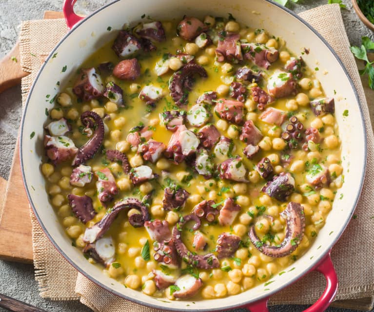 Garbanzos en salsa verde con pulpo