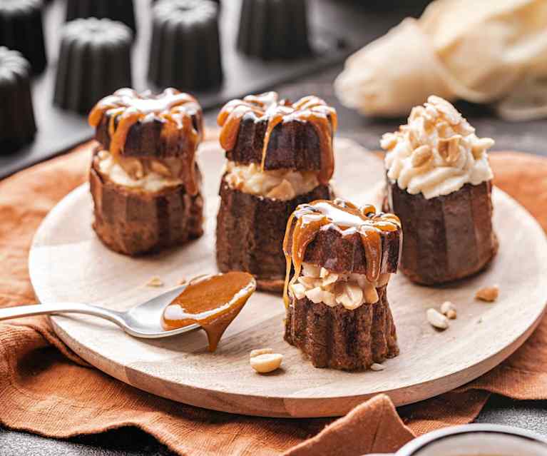 Cannelés vanille, caramel beurre salé et cacahuètes Cannelés vanille, caramel beurre salé et cacahuètes
