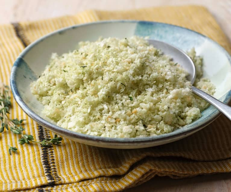 Pão ralado com alho e ervas aromáticas