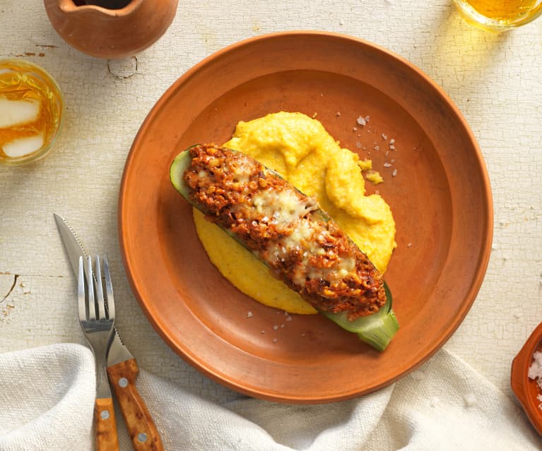 Gefüllte Zucchini mit cremiger Polenta