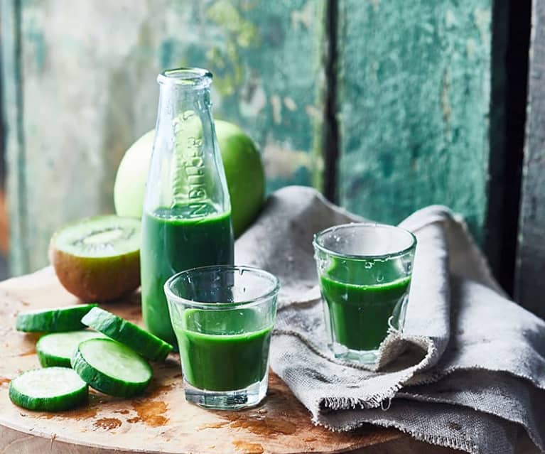 Shot de jus détox au concombre