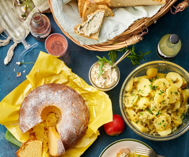 Pique-nique : salade de pommes de terre, dip roquette-tomates, pain d'épeautre, kouglof au citron