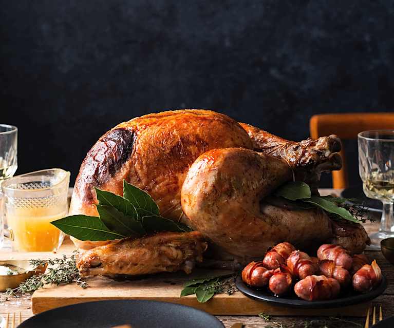 Friptură de curcan cu umplutură cremoasă cu pancetta, lămâie și ierburi aromatice