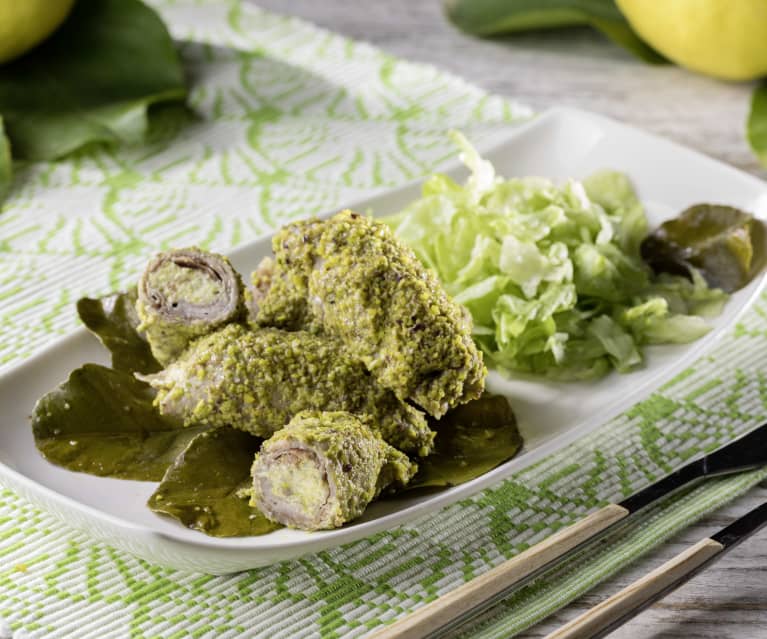 Involtini di vitello al vapore con insalata verde veloce