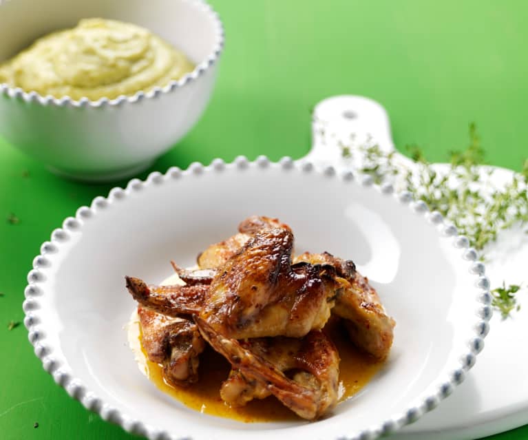 Asas de frango com puré de ervas aromáticas