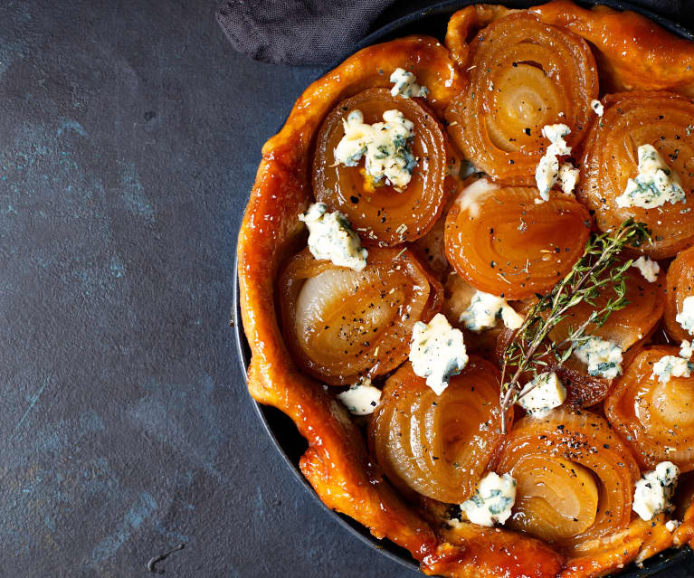 Tarta Tatin de cebolla con caramelo a las hierbas