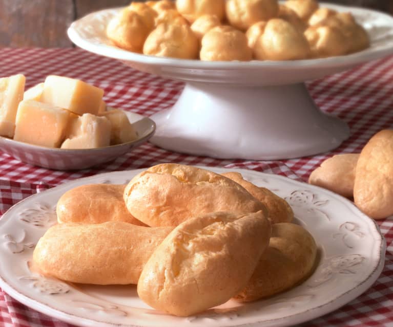 Eclairs e bignè al formaggio (senza glutine)