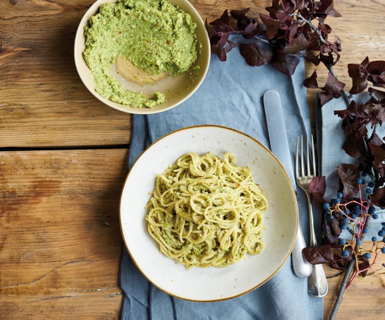 Esparguete integral com pesto de ervilhas