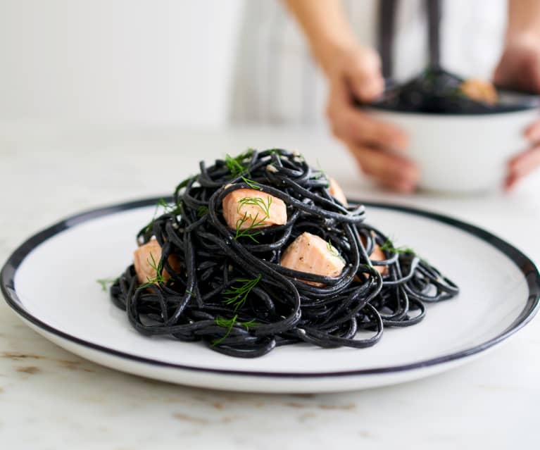 Linguine com salmão, queijo-creme e lima