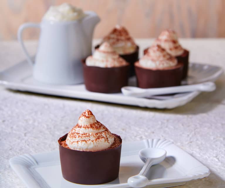 Bicchierini di cioccolato con mousse cappuccino