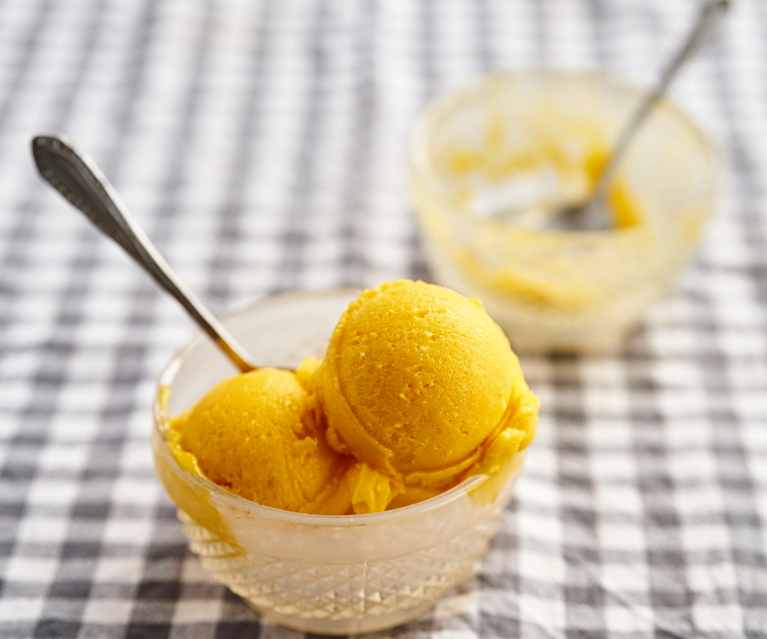 Gelado de manga e leite de coco Gelado de manga e leite de coco