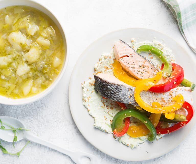 Menú: Patatas guisadas con puerros. Salmón con tres pimientos y salsa de aguacate