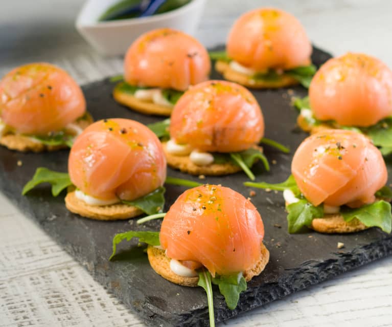 Tostas con bombón de salmón