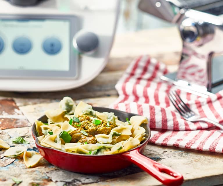 Farfalle maison au persil et pesto de tomates séchées