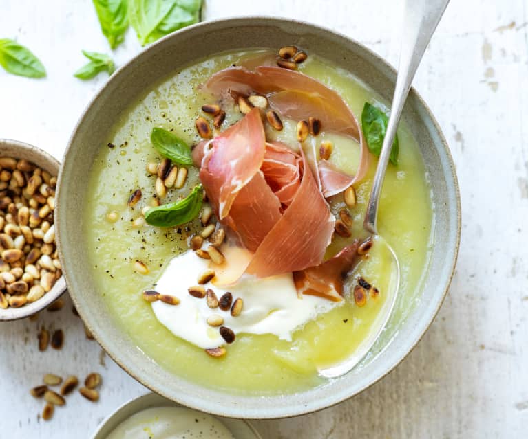 Soupe de pommes de terre et de poireaux au jambon sec, crème au citron