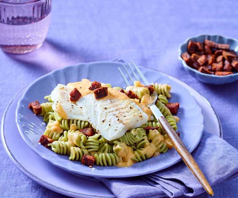 Erbsennudeln mit Bohnen-Chorizo-Sauce und Skrei