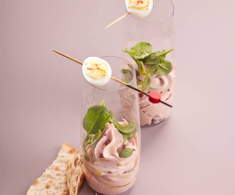 Mousse de jambon, épinards et œuf de caille