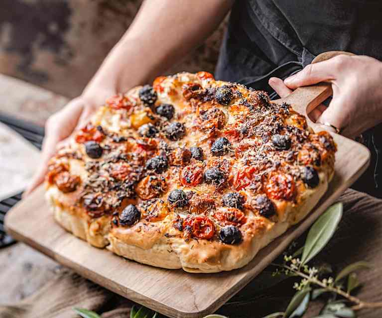Foccacia tomates cerise, olives et parmesan