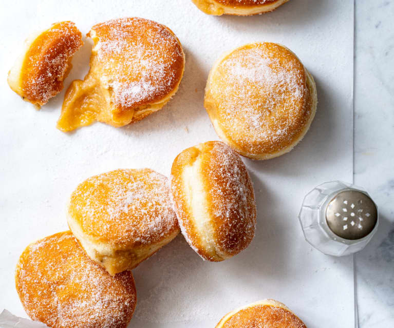 Gros beignets à la compote de pommes