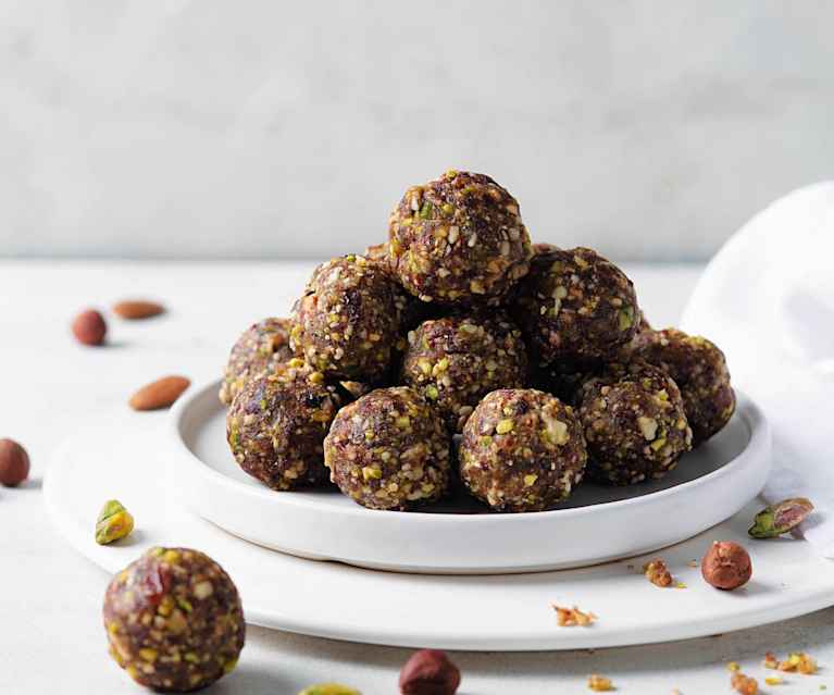 Yaban Mersinli Kuruyemişli Hurma Topu Yaban Mersinli Kuruyemişli Hurma Topu