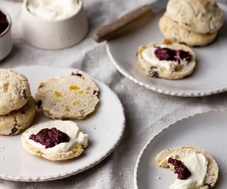 Scones con mermelada de frutos rojos y chía (sin gluten)