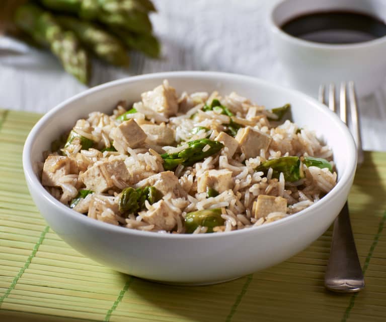 Riso basmati con tofu e asparagi verdi