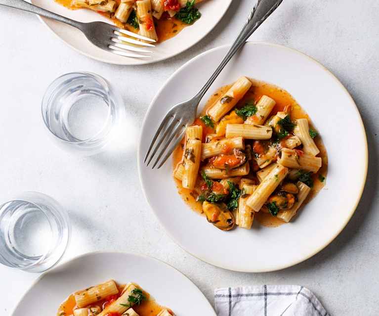 Pasta risottata al pomodoro, aglio e cozze Pasta risottata al pomodoro, aglio e cozze