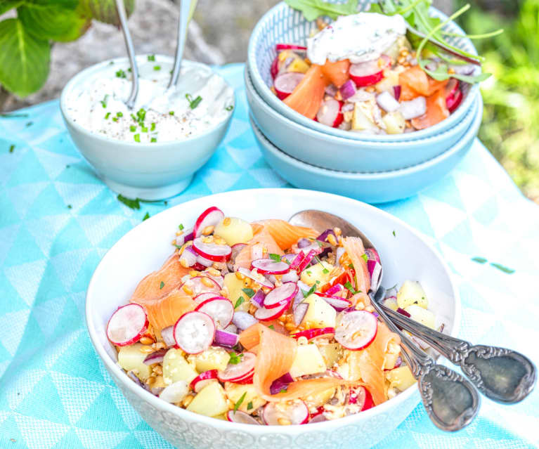 Salade de radis, petit épeautre et saumon fumé