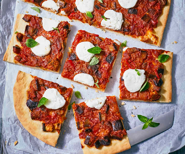 Pikante Auberginen-Pizza mit Ziegenkäse Pikante Auberginen-Pizza mit Ziegenkäse