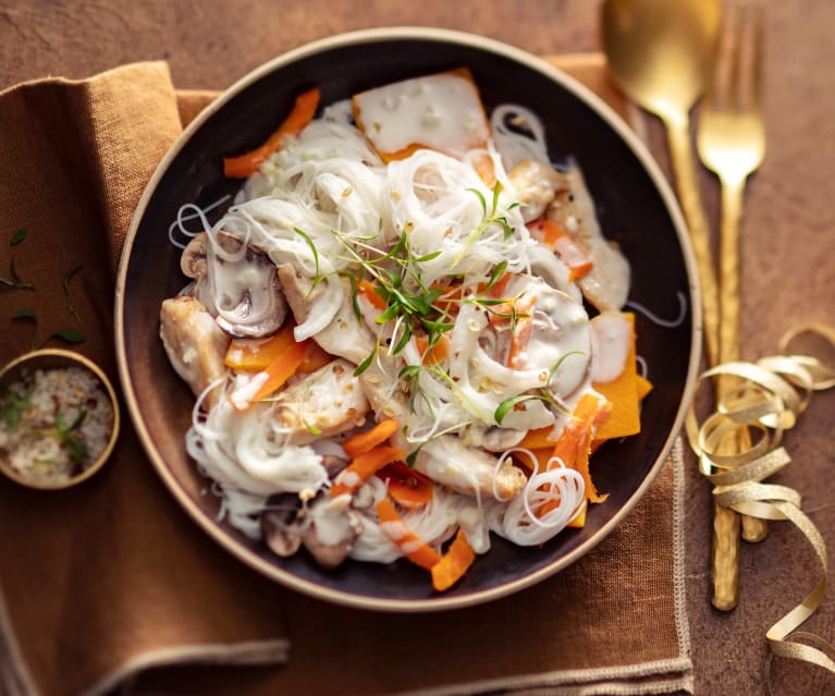 Nouilles de riz aux légumes et poulet