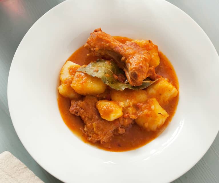 Potato and pork rib stew (patatas guisadas con costillas adobadas)