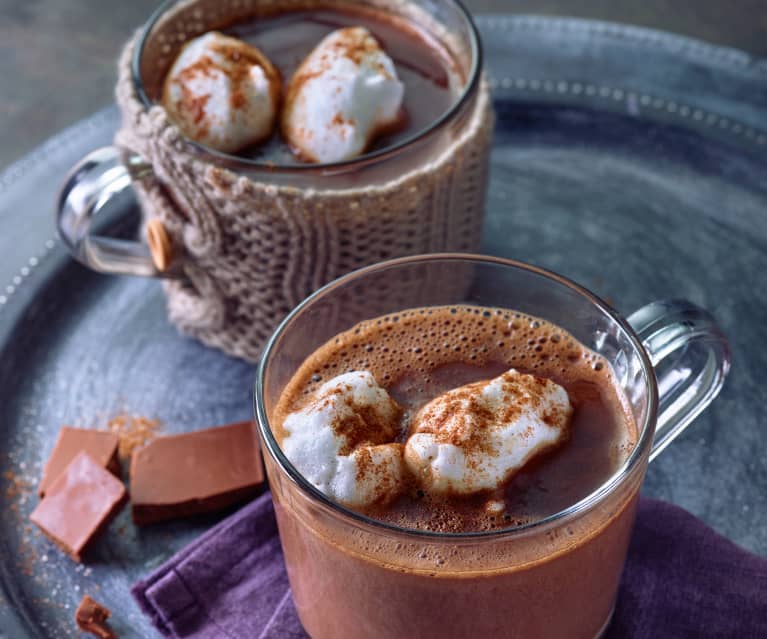 Schokoladensuppe mit Schneeklößchen