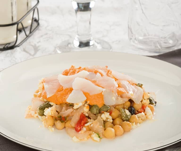 Ensalada de garbanzos con bacalao y encurtidos