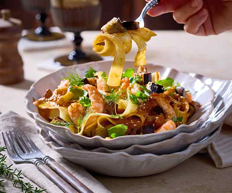 Pappardelle mit Auberginen-Tomatensauce und Garnelen Pappardelle mit Auberginen-Tomatensauce und Garnelen